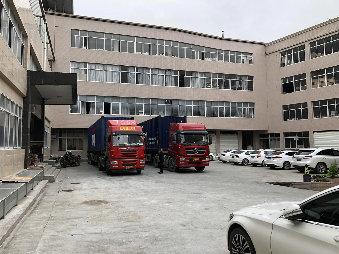 福建德化(huà)生(shēng)肖瓷搶灘“兔年(nián)”文(wén)創市(shì)場(chǎng)